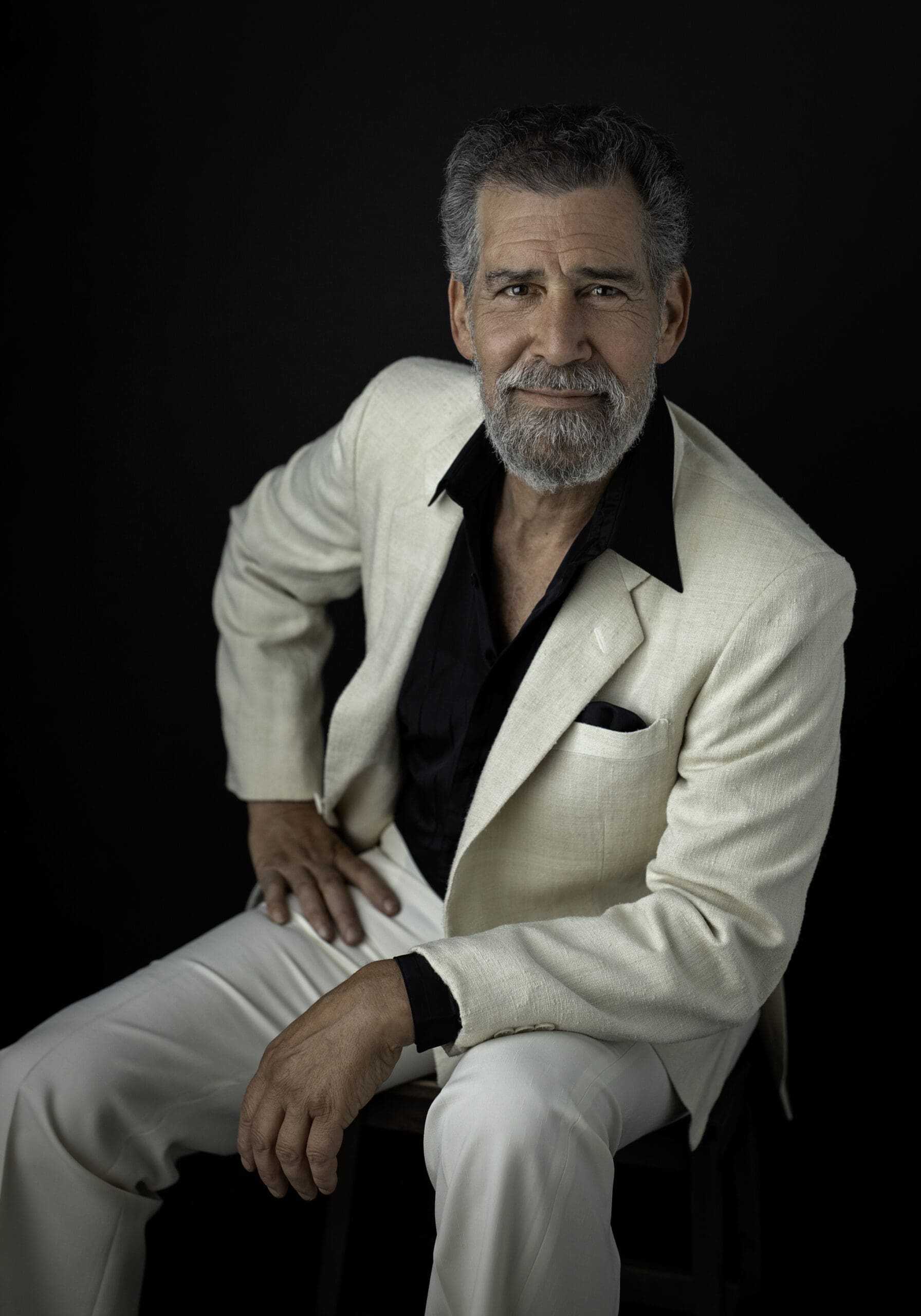 White_Suit_Icon_2019-11